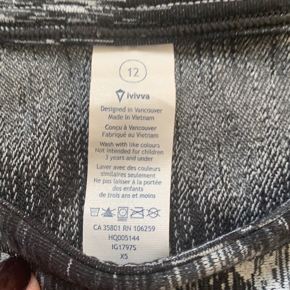 Iviva stretchy tank top - Picture 3 of 3